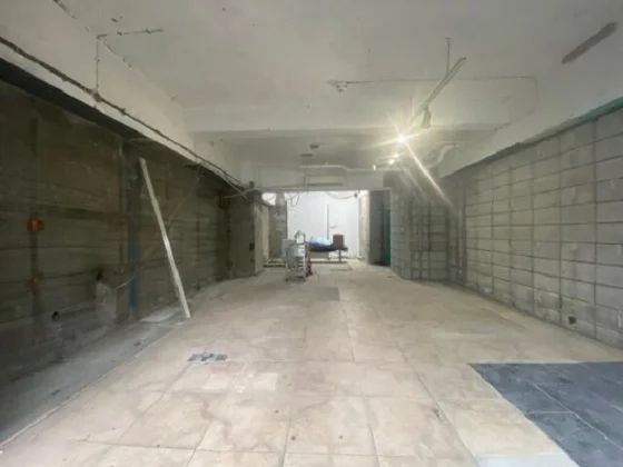 多摩川のスケルトン物件の内装