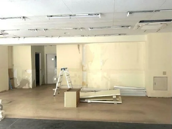 貸店舗(スケルトン)の内装