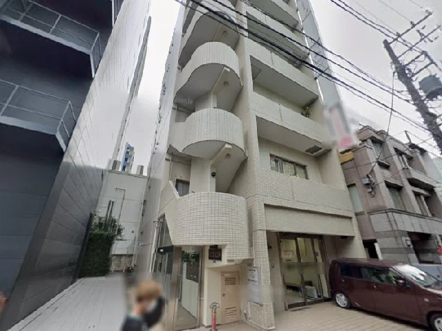 外苑前のスケルトン店舗物件の外観