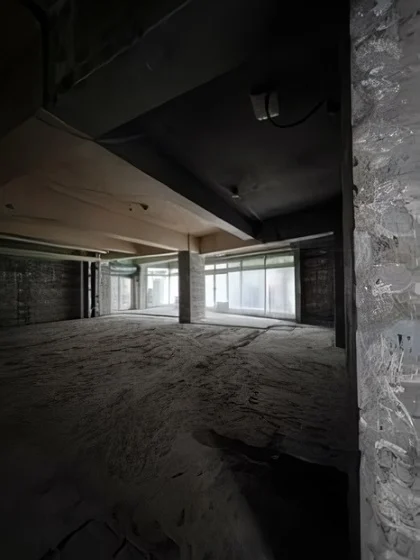 青葉台のスケルトン店舗物件の内装