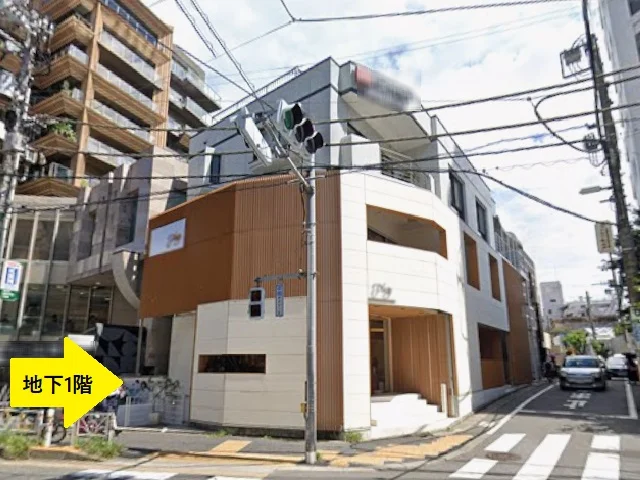 代官山のスケルトン店舗物件の外観