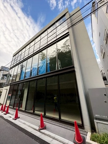 表参道のスケルトン店舗物件の外観