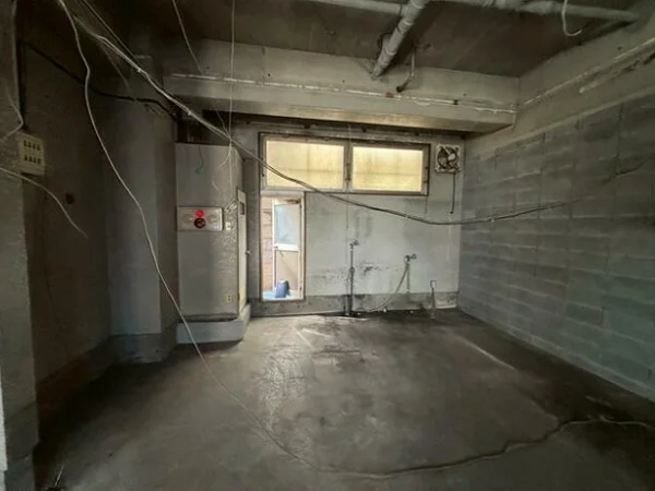 浮間舟渡のスケルトン店舗物件の内装