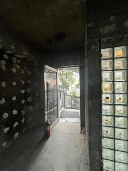 用賀のスケルトン店舗物件の内装