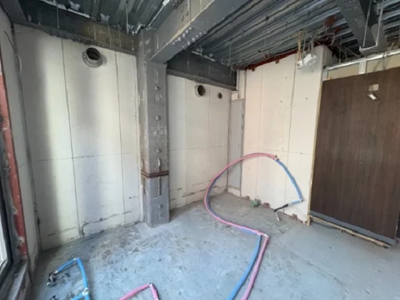 六本木のスケルトン店舗物件の内装