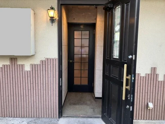 本厚木の居抜き店舗のエントランス