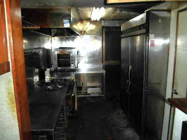 和食の居抜き物件の厨房