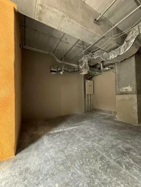 十条のスケルトン物件の内装