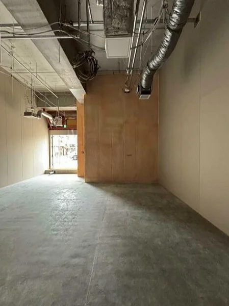 十条のスケルトン物件の内装