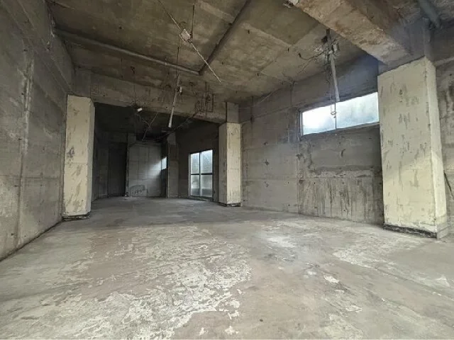 貸店舗(スケルトン)の内装