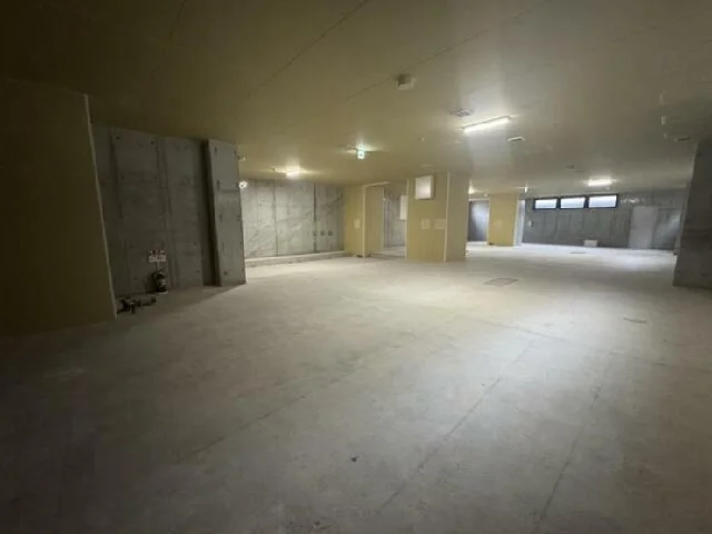 貸店舗(スケルトン)の内装