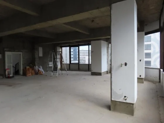 貸店舗(スケルトン)の内装