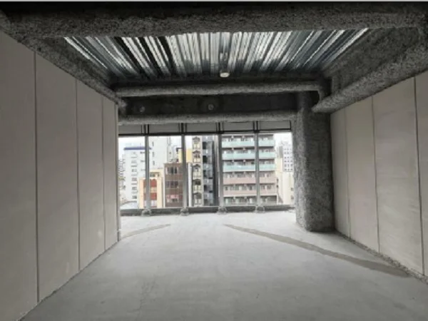 門前仲町のスケルトン店舗物件の内装