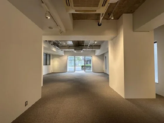 貸店舗(事務所仕様)の内装