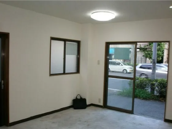 鶴見の事務所仕様店舗物件の内装