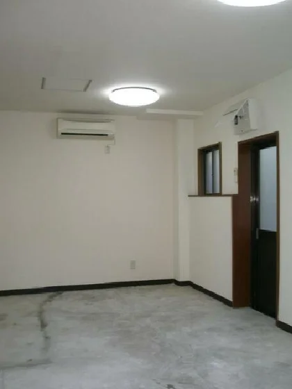 鶴見の事務所仕様店舗物件の内装