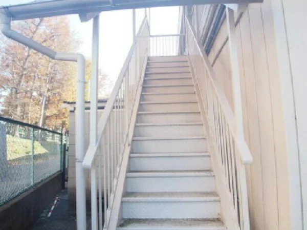 貸店舗(スケルトン)のエントランス