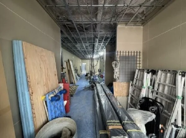 亀戸のスケルトン店舗物件の内装