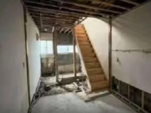 貸店舗(スケルトン)の内装