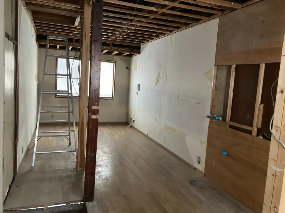 人形町のスケルトン店舗物件の内装