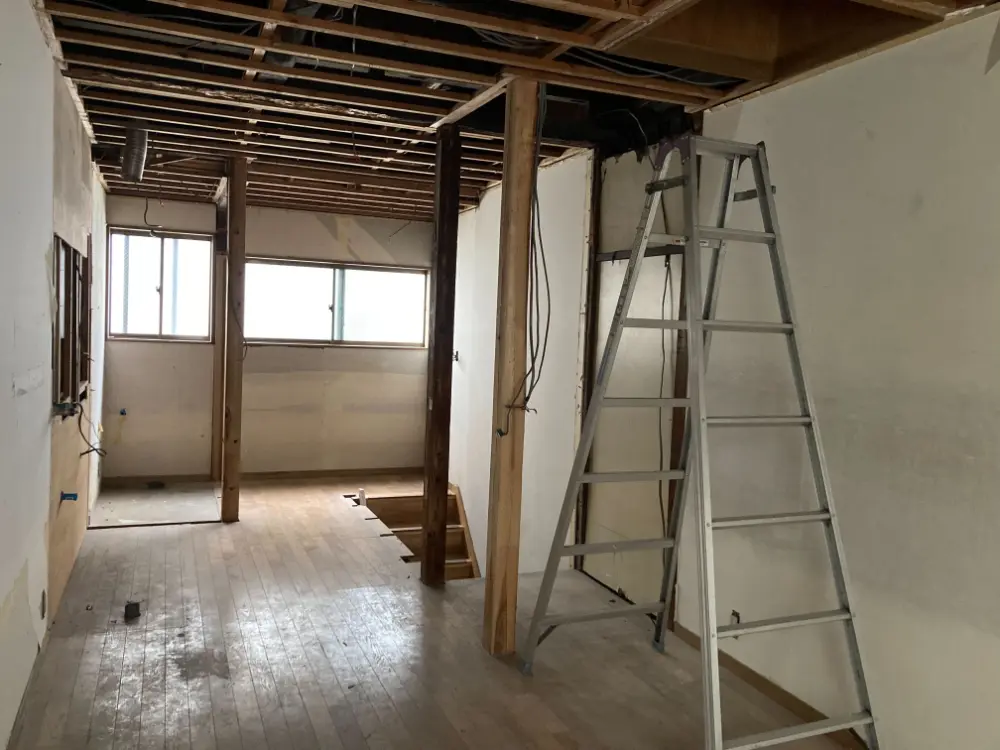 人形町のスケルトン店舗物件の内装