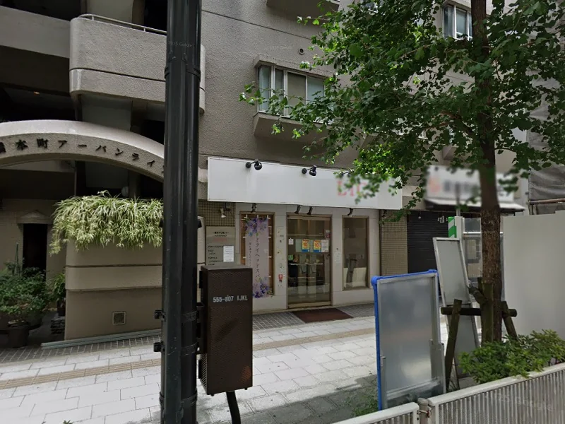 板橋本町のスケルトン店舗物件のエントランス