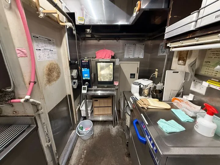 御嶽山の居抜き店舗の厨房