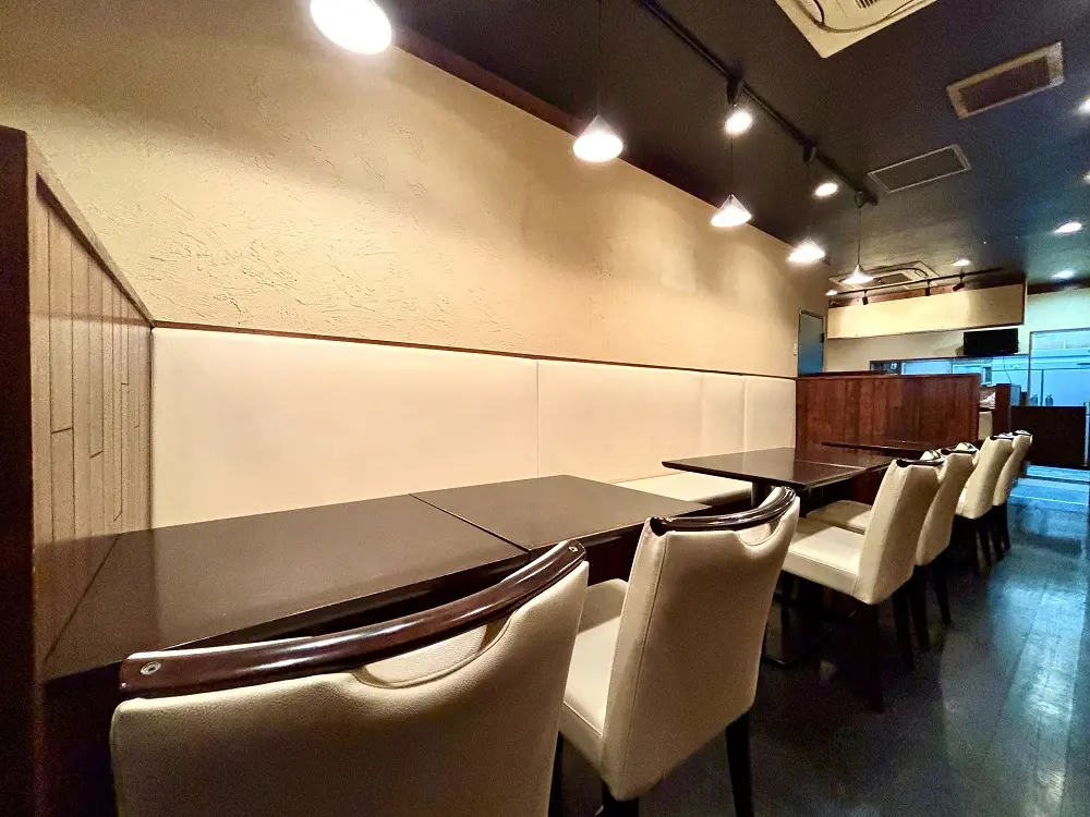 ビストロ・洋食の居抜き物件のテーブル