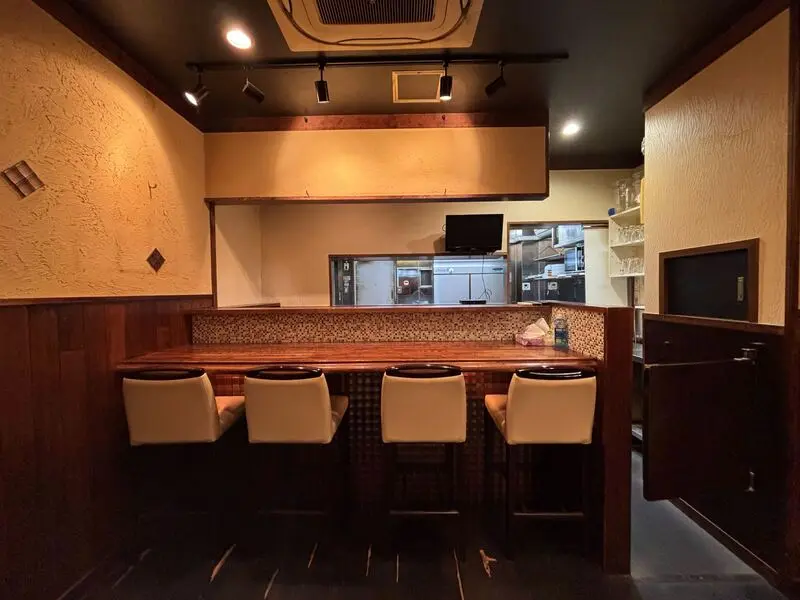 小岩のビストロ・洋食居抜きのカウンター