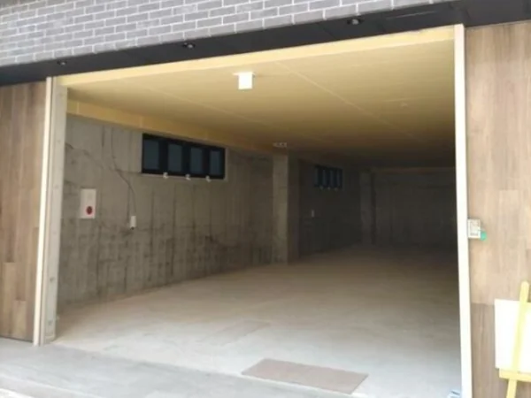 平塚のスケルトン店舗物件の内装