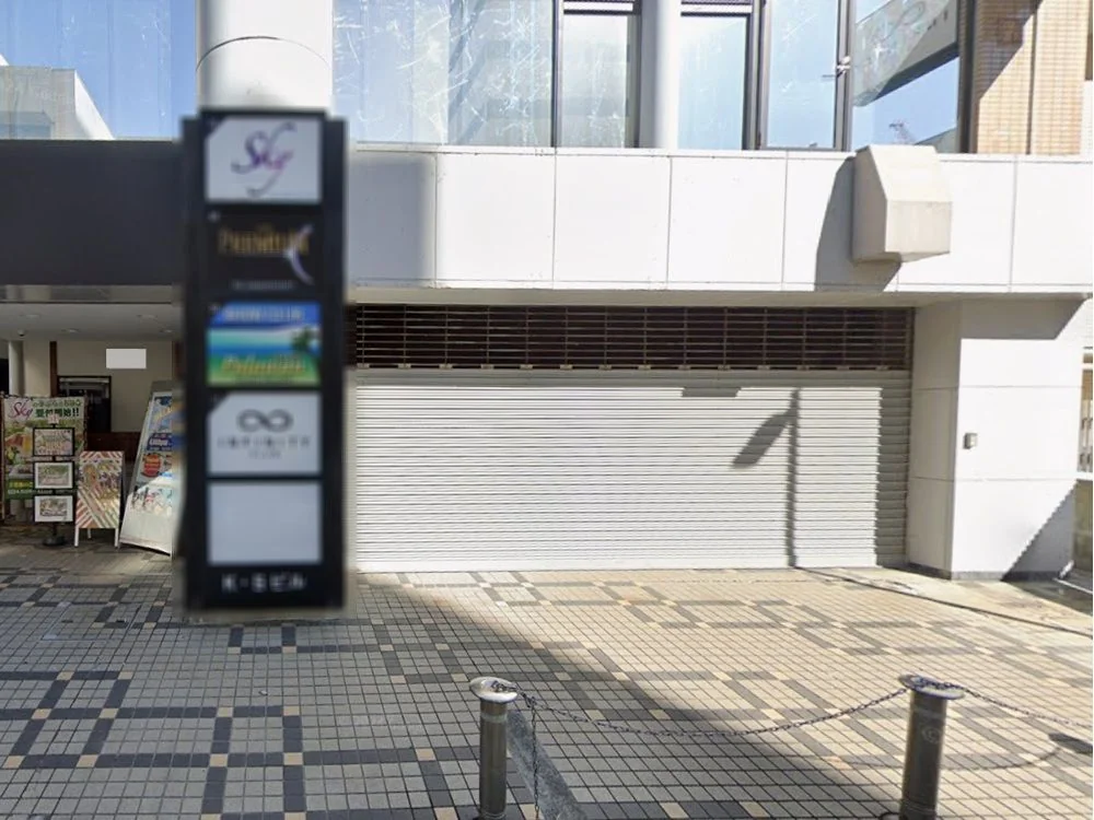 本厚木のスケルトン店舗物件の外観