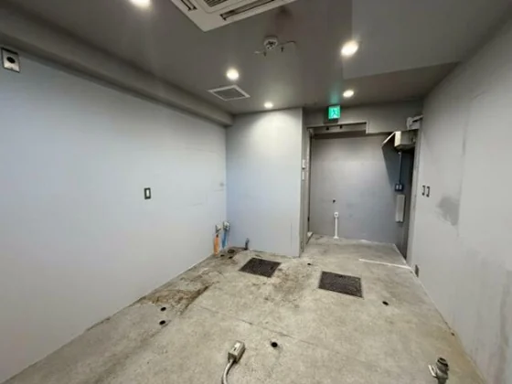 代々木八幡のスケルトン店舗物件の内装