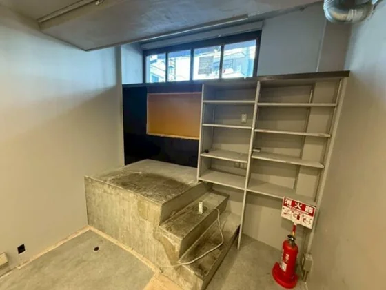 代々木八幡のスケルトン店舗物件の内装