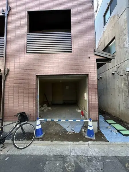 経堂のスケルトン店舗物件の内装