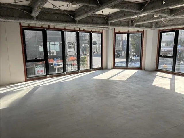 東日本橋のスケルトン物件の内装