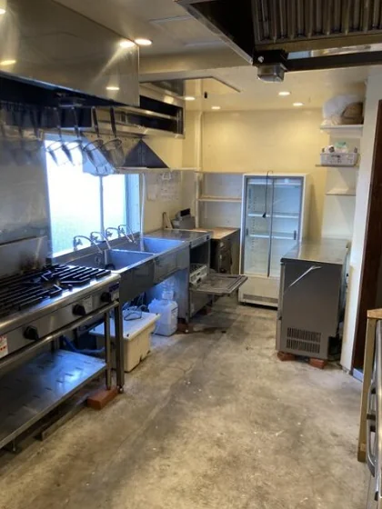 北浦和のビストロ・洋食居抜きの厨房