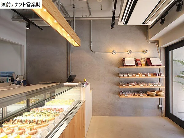 ケーキ屋の居抜き物件の内装