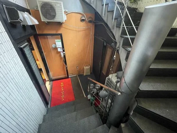 中華料理の居抜き物件のエントランス