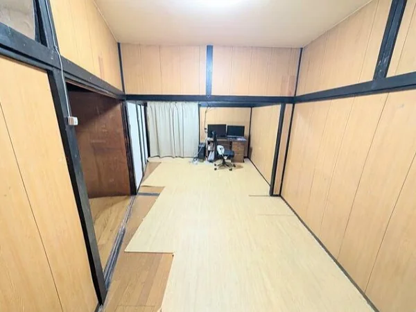 町屋駅前の和食居抜きの内装