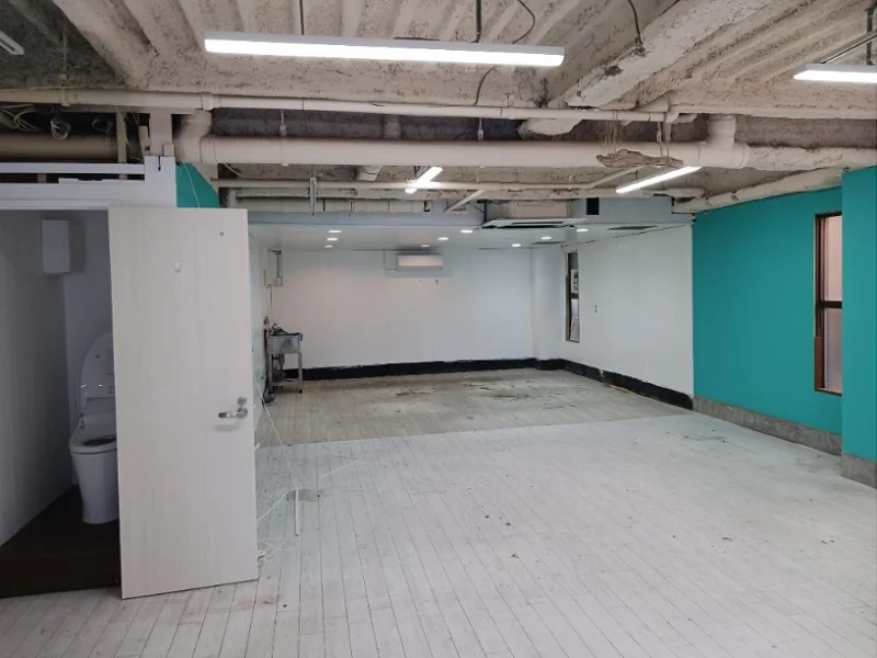 平塚のスケルトン店舗物件の内装