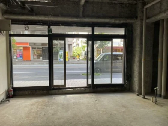 西船橋のスケルトン店舗物件の内装