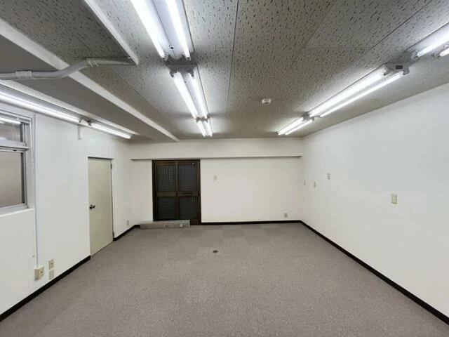 貸店舗(事務所仕様)の内装