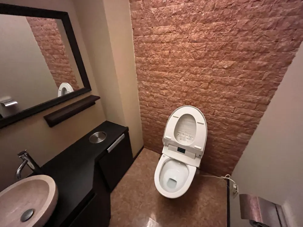 上永谷の居抜き店舗のトイレ