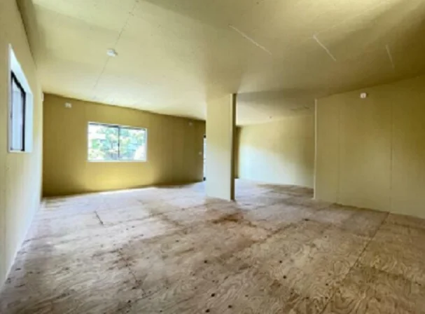 谷塚のスケルトン物件の内装