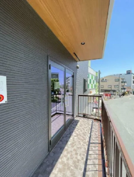 貸店舗(スケルトン)のエントランス