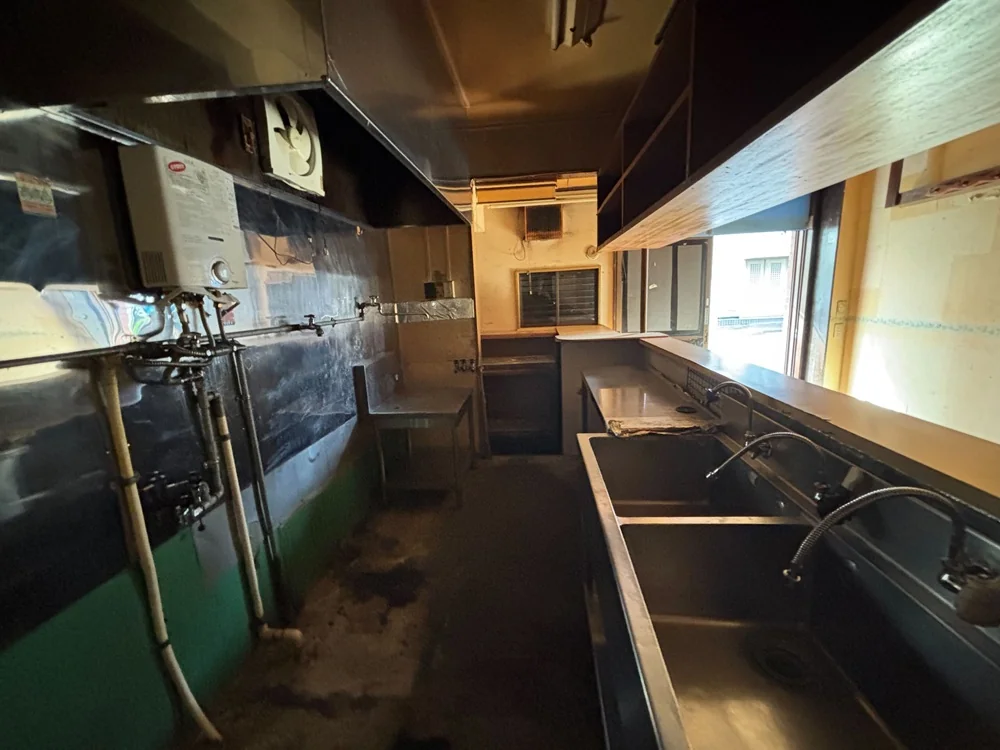 居酒屋の居抜き物件の厨房