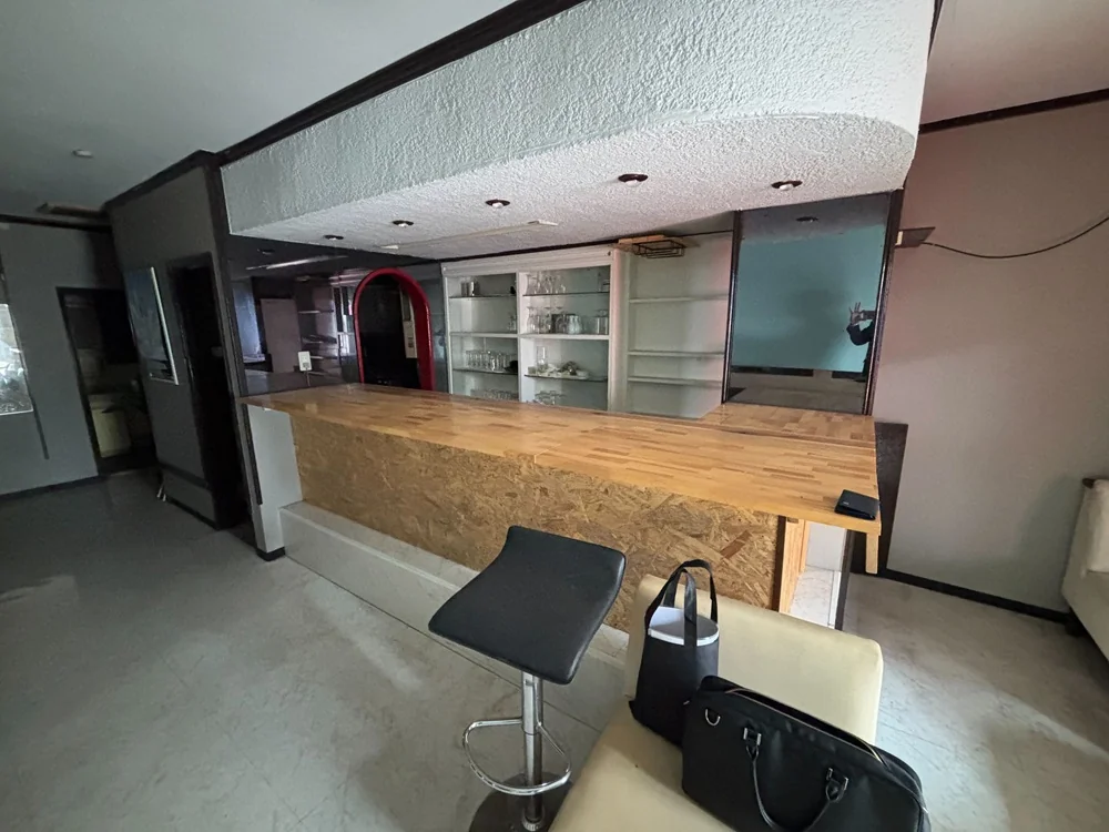 京王八王子のスナック・パブ居抜きの内装