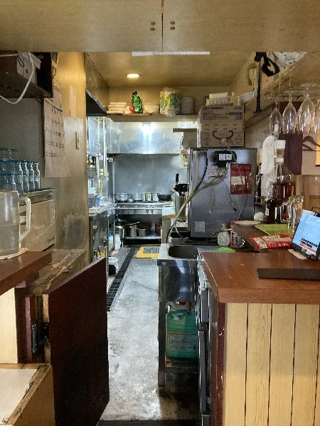 ダイニングバーの居抜き物件の厨房