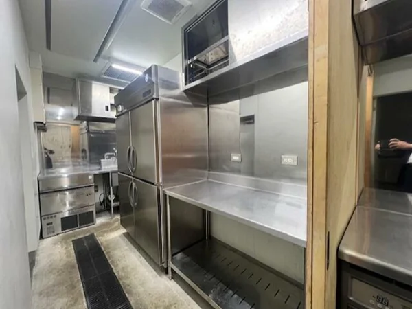 草加の鉄板焼き居抜きの厨房