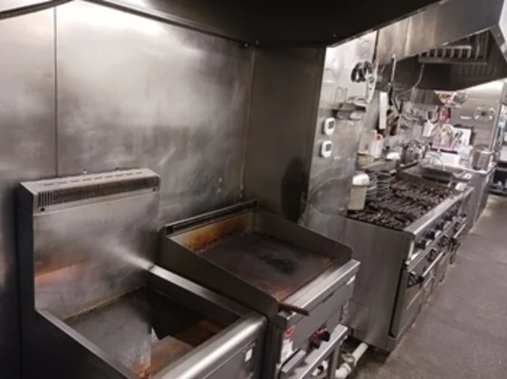 ダイニングバーの居抜き物件の厨房